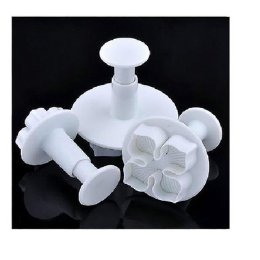 Gifts 4 All, Make beautiful hydrangea flowers with these molds.  
Material: Plastic
Color:White
It will come in 3 Different Sizes (Diameter about: 6cm, 5cm, 4cm)
Package in: 3 Pcs Different Size Decorating Cutter Tools /set
  
