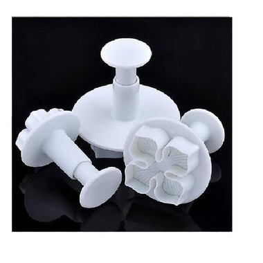 Gifts 4 All, Make beautiful hydrangea flowers with these molds.  
Material: Plastic
Color:White
It will come in 3 Different Sizes (Diameter about: 6cm, 5cm, 4cm)
Package in: 3 Pcs Different Size Decorating Cutter Tools /set
  