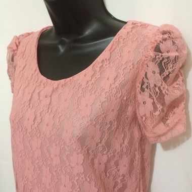 Gifts 4 All, A junior fit top featuring a detailed floral lace knit. Scoop neck. Ruched short sleeves. Lined.
Fabric: Knit
Content: 92% Polyester 8% Spandex
Available sizes: Junior S, M or L
Available Colors: Mint, Pink (peach), White or Black