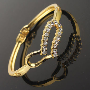 Gifts 4 All - Heart Crystal Gold tone bracelet