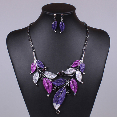 Gifts 4 All - Beautiful Necklace Leaf Design Your choice of Color